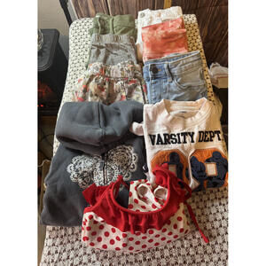 Girl's Spring/Summer Bundle OshKosh, Juicy Couture, Gap Tops & Pants Size 6